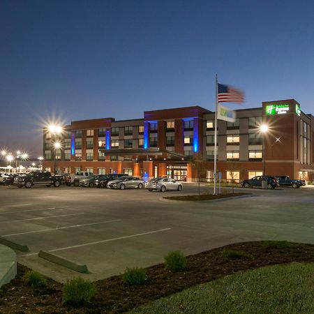 Holiday Inn Express & Suites - Dodge City By Ihg Zewnętrze zdjęcie