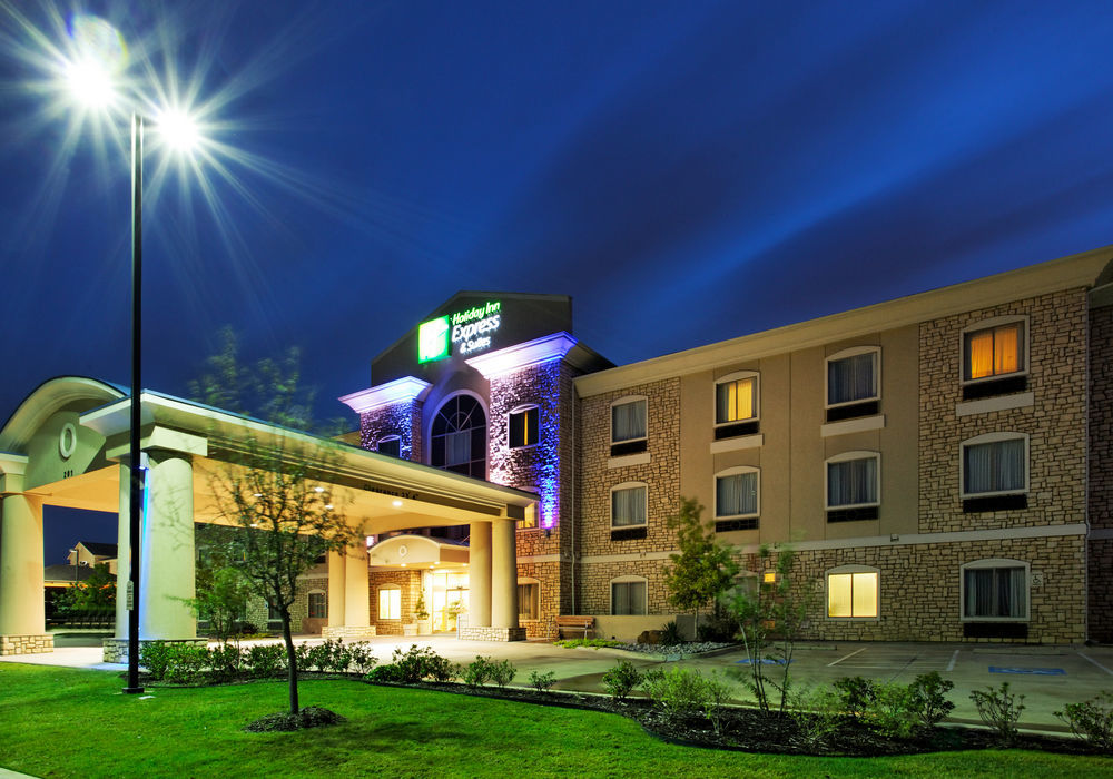 Holiday Inn Express & Suites - Dodge City By Ihg Zewnętrze zdjęcie