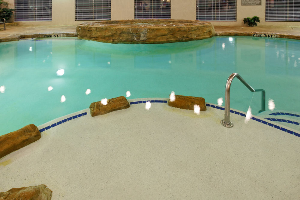 Holiday Inn Express & Suites - Dodge City By Ihg Zewnętrze zdjęcie