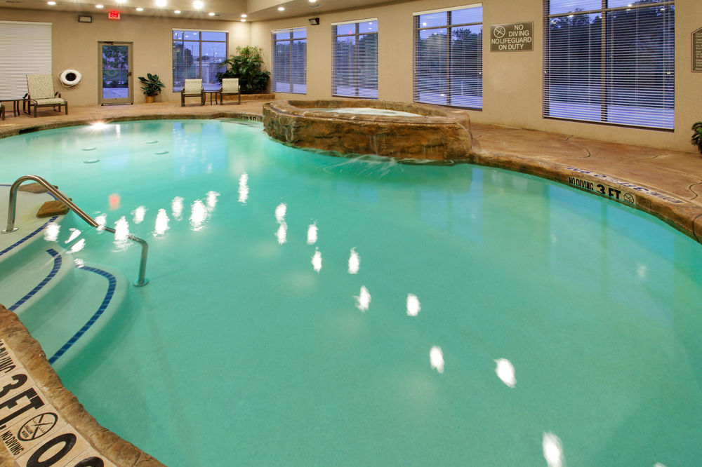 Holiday Inn Express & Suites - Dodge City By Ihg Zewnętrze zdjęcie