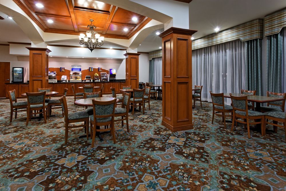 Holiday Inn Express & Suites - Dodge City By Ihg Zewnętrze zdjęcie