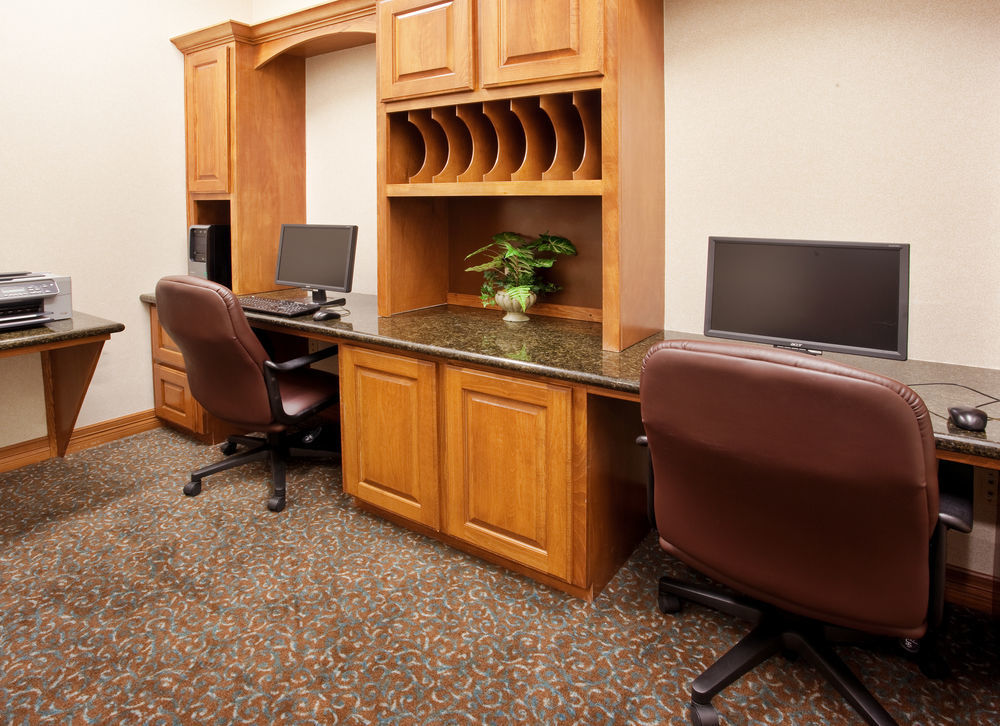 Holiday Inn Express & Suites - Dodge City By Ihg Zewnętrze zdjęcie